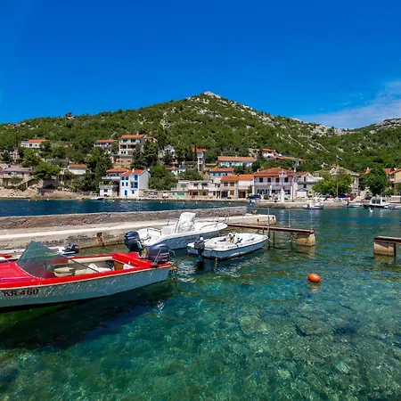 Stunning In Senj With Kitchen شقة