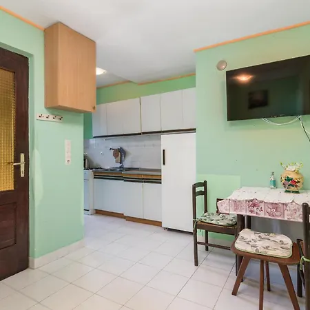 Stunning In Senj With Kitchen Стариград