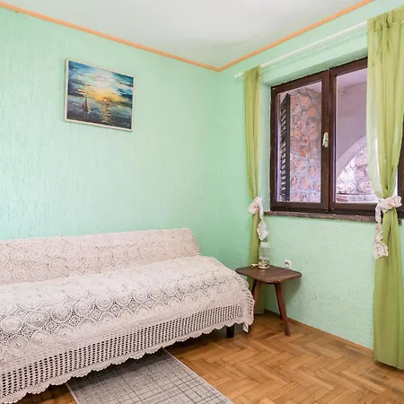 Stunning In Senj With Kitchen Апартаменты Стариград