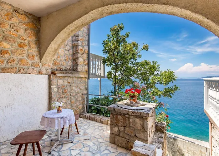 公寓 Stunning In Senj With Kitchen 塞尼